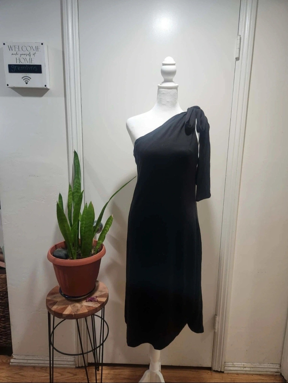 Banana Republic Black One-Shoulder Knot-Sleeve Midi Dress